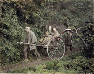 Plus de 100 ans sépare les deux photos